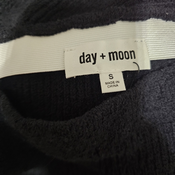 Elegant Black Knit Skirt Set - Picture 2 of 2